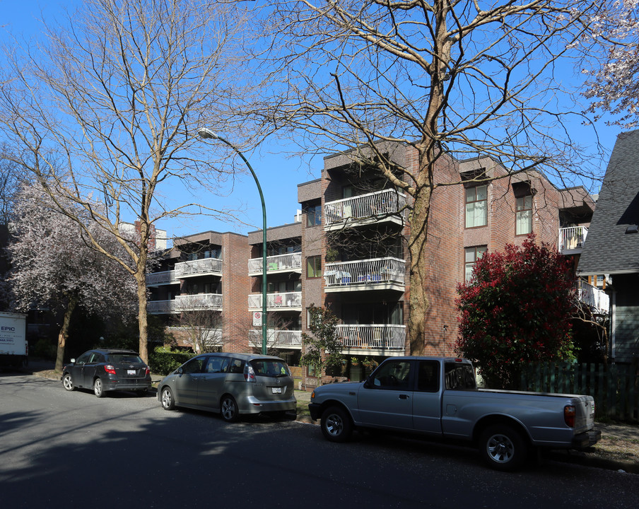 Hempstead Manor in Vancouver, BC - Building Photo