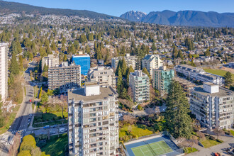 1455 Duchess Ave in West Vancouver, BC - Building Photo - Building Photo