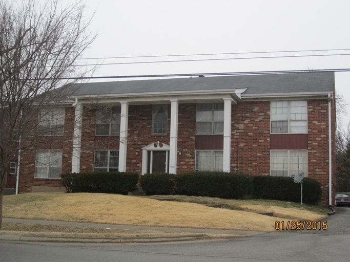 1805 Bashford Manor Ln in Louisville, KY - Building Photo
