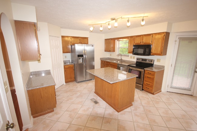 105 Woodbine Dr in Cranberry Township, PA - Building Photo - Building Photo