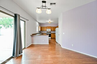 10950 W Royal Palm Rd in Peoria, AZ - Building Photo - Building Photo