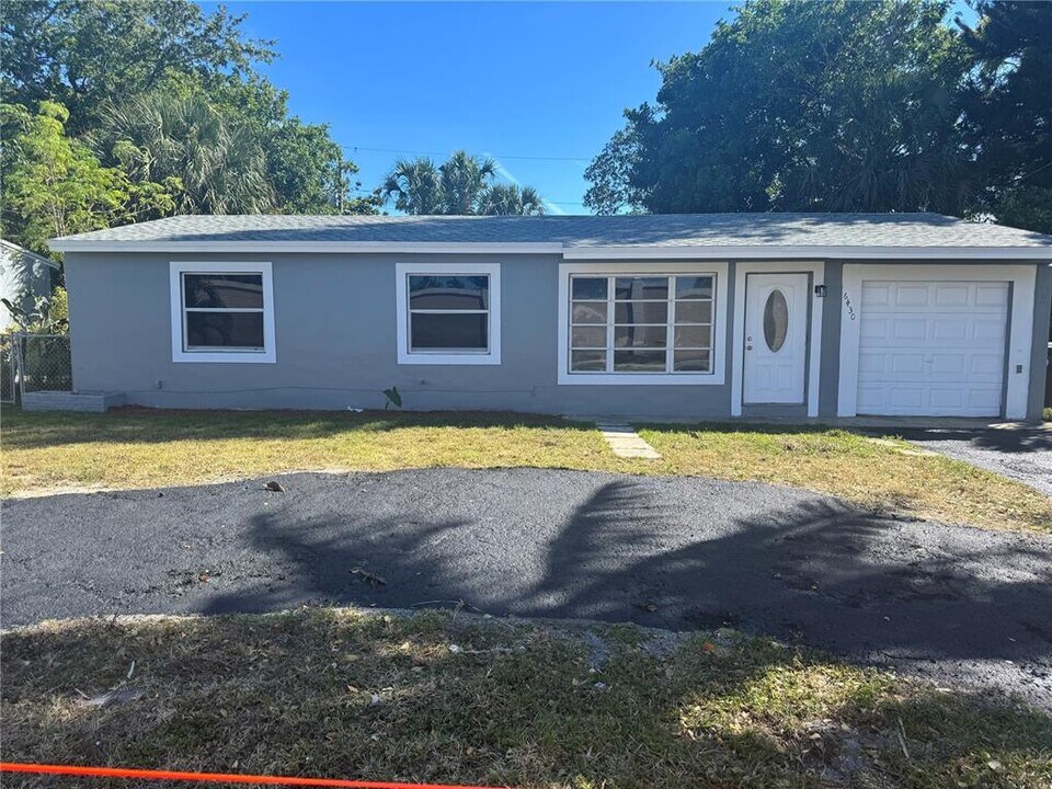 6430 SW 15th St in Pompano Beach, FL - Building Photo