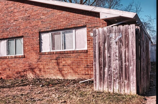 property at 2735 Joyce Ave