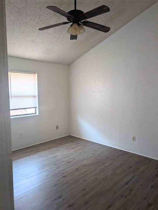 102 E Truman Ave in Copperas Cove, TX - Building Photo