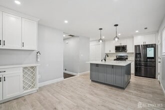 31 Byrnes Ln E in Sayreville, NJ - Building Photo - Building Photo