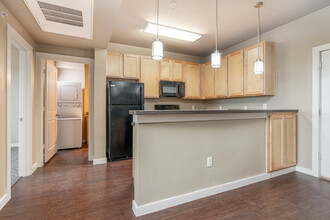 Centre Place Apartments in Denton, TX - Foto de edificio - Building Photo