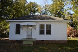 245 N Main St in Troutman, NC - Building Photo