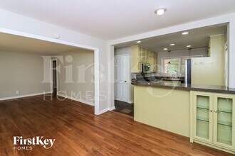 102 Larose Cir SE in Marietta, GA - Building Photo - Building Photo