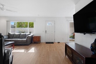 1950 S Palm Canyon Dr in Palm Springs, CA - Foto de edificio - Building Photo