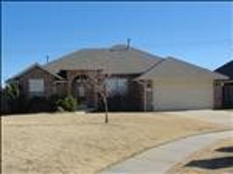 1201 Dustin Dr in Norman, OK - Building Photo