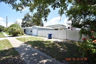 200 24th St S in St. Petersburg, FL - Building Photo - Building Photo