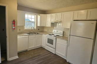 2187 Jeffress Rd in Mills River, NC - Foto de edificio - Building Photo