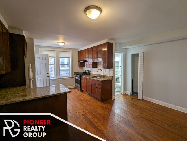 5029 N Harding Ave, Unit 2