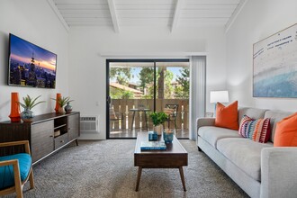 Casa Ciento in Orange, CA - Building Photo - Building Photo