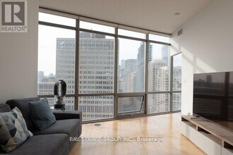 832-2832 Bay St. in Toronto, ON - Building Photo - Building Photo