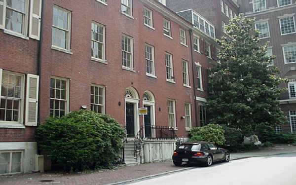 704-706 S Washington Sq in Philadelphia, PA - Building Photo - Building Photo