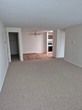 239 Twelve Mile Rd, Unit 16 in Royal Oak, MI - Building Photo - Building Photo