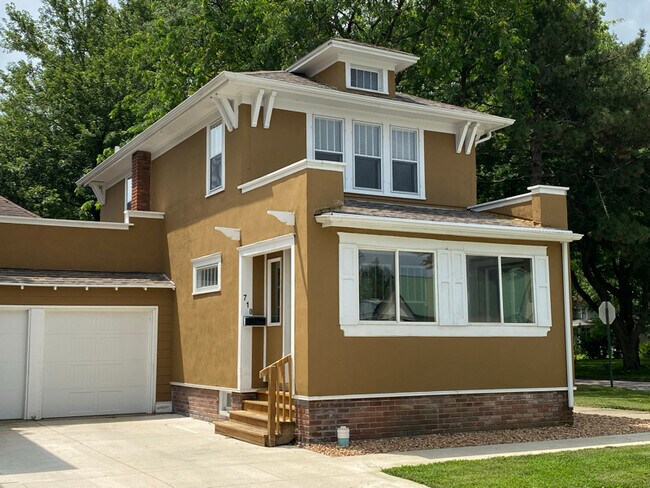 710 W Montgomery St in Creston, IA - Building Photo - Building Photo