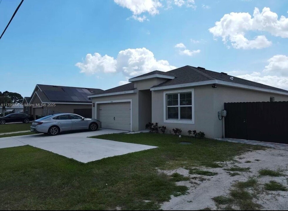 1010 SW California Blvd in Port St. Lucie, FL - Building Photo