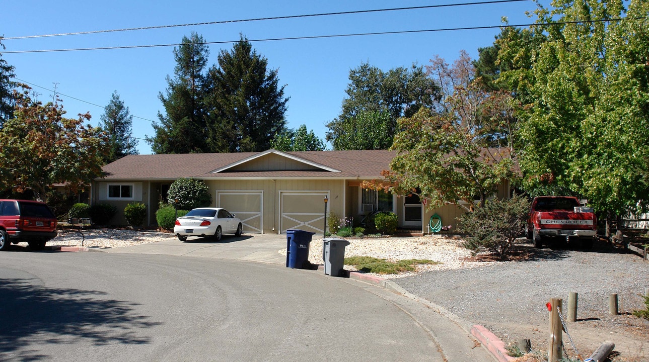 113 Ursuline Rd in Santa Rosa, CA - Foto de edificio