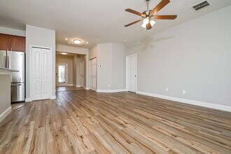 568 Vista Ridge Dr in Ruskin, FL - Foto de edificio - Building Photo