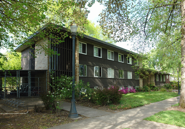 Avery Lodge in Corvallis, OR - Building Photo - Building Photo