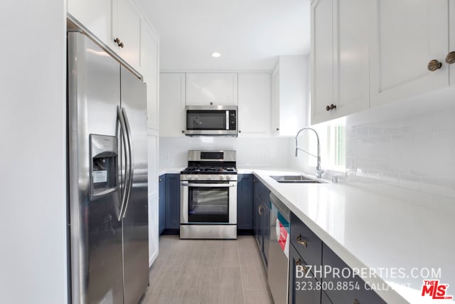 6032 Romaine St in Los Angeles, CA - Building Photo - Building Photo