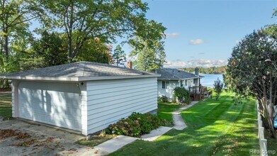 9510 Beechcrest St in White Lake, MI - Building Photo - Building Photo