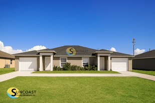 3817 SW 8th Ct in Cape Coral, FL - Building Photo