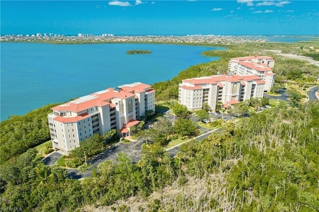 337 Vintage Bay Dr, Unit 28 in Marco Island, FL - Building Photo - Building Photo