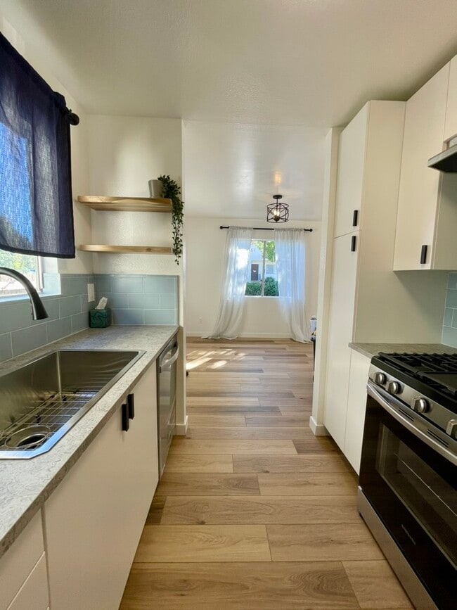 658 W 23rd St, Unit 1