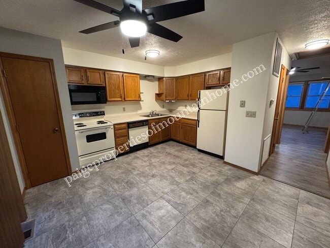 268 Valley Airport Pl in Cotter, AR - Building Photo - Building Photo