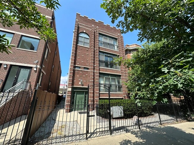 property at 4726 N Winthrop Ave