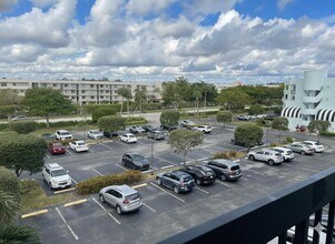 6698 10th Ave N in Greenacres, FL - Building Photo - Building Photo