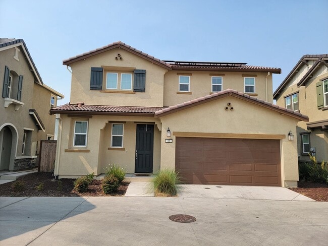 property at 18 Signac Ct