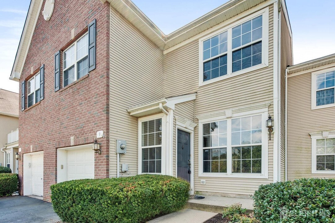 9 Windsor Pond Rd in West Windsor Township, NJ - Foto de edificio