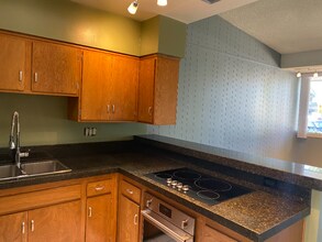 660 W Bonita Ave in Claremont, CA - Building Photo - Building Photo