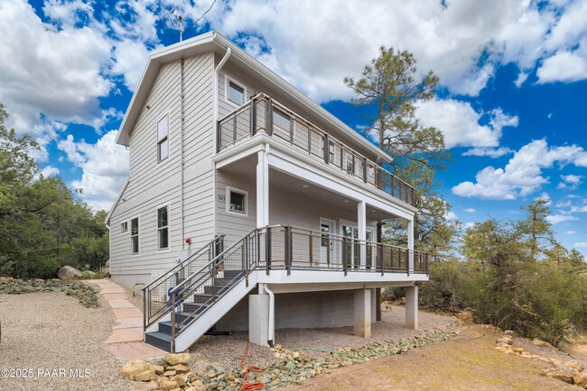 property at 305 Remington Trail