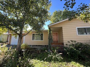 10920 SE Cherry Blossom Dr in Portland, OR - Building Photo - Building Photo