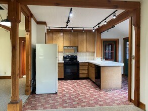 5615 Mill Creek Rd in The Dalles, OR - Building Photo - Building Photo