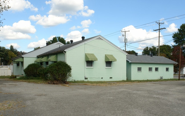 250 6th St W in Kenova, WV - Foto de edificio - Building Photo