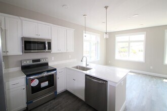 92 Sagamore St-Unit -102 in Quincy, MA - Building Photo - Building Photo