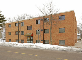 914 Thomas Ave Apartments