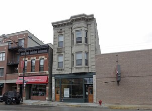 1524 W Fullerton Ave in Chicago, IL - Foto de edificio - Building Photo