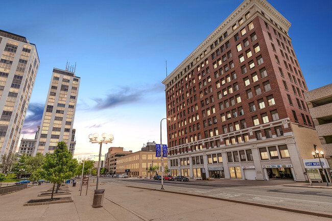 Civic Center Plaza Apartments in Peoria, IL - Foto de edificio - Building Photo