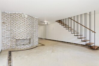 2503 McCue Rd in Houston, TX - Building Photo - Building Photo