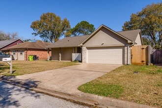 4905 Woodway Ave in Rosenberg, TX - Building Photo - Building Photo