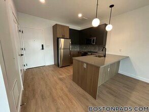 199 Gardner St in Boston, MA - Foto de edificio - Building Photo