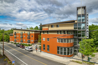 The Watershed at Hillsdale in Portland, OR - Foto de edificio - Primary Photo