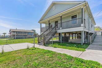 922 7th St in San Leon, TX - Building Photo - Building Photo